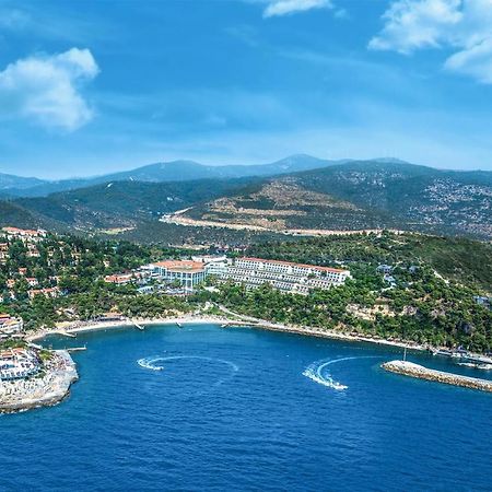松树湾旅游度假酒店 库萨达斯 外观 照片 Aerial view of the resort