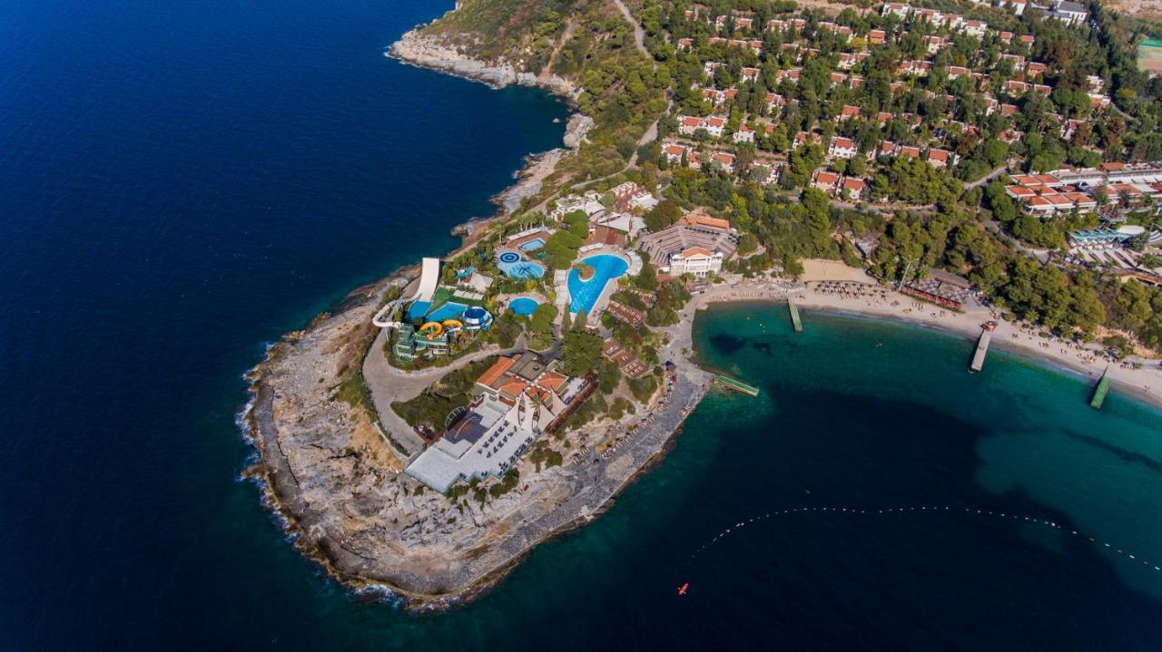 松树湾旅游度假酒店 库萨达斯 外观 照片 Aerial view of the resort