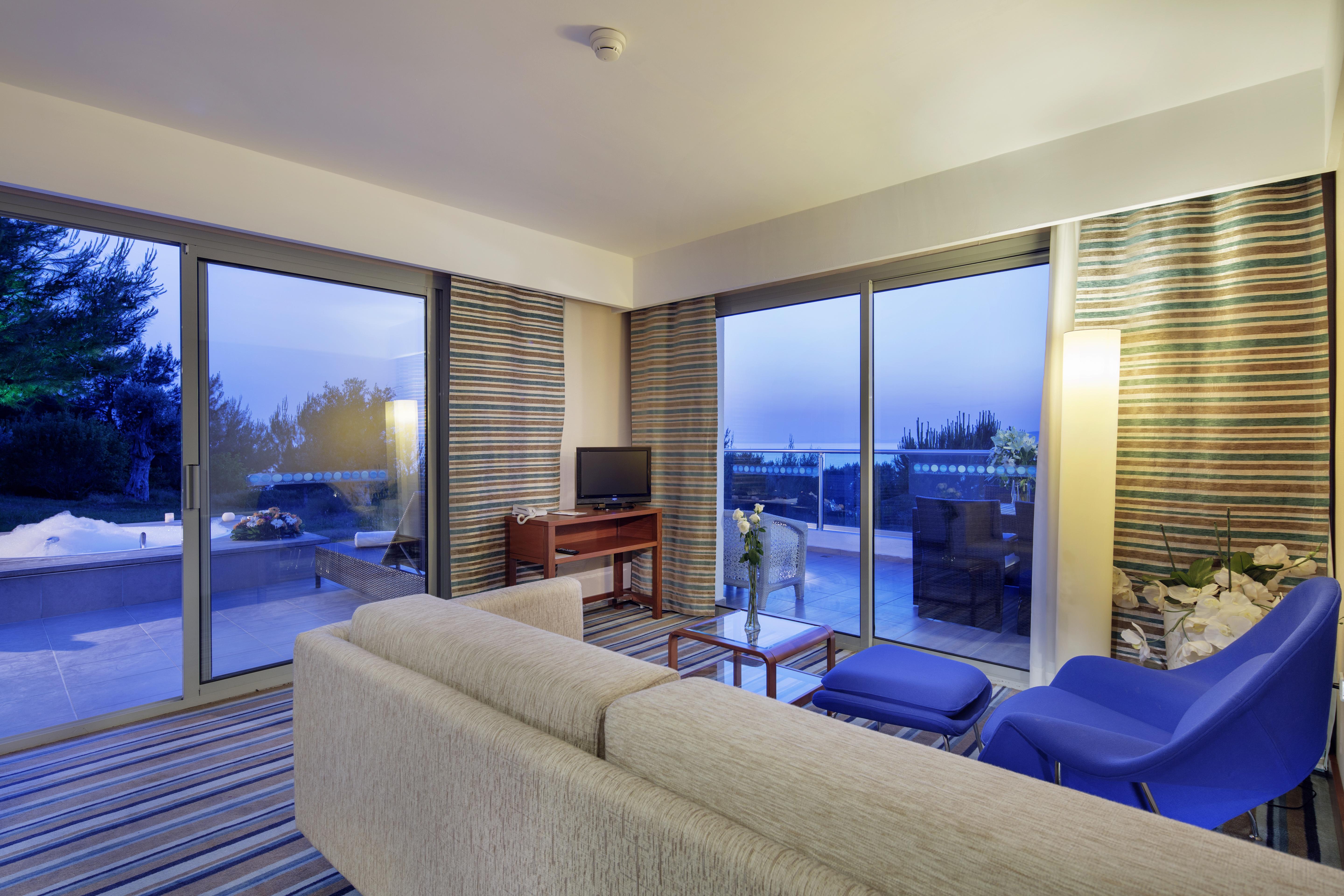 松树湾旅游度假酒店 库萨达斯 外观 照片 A suite at the Hilton Athens