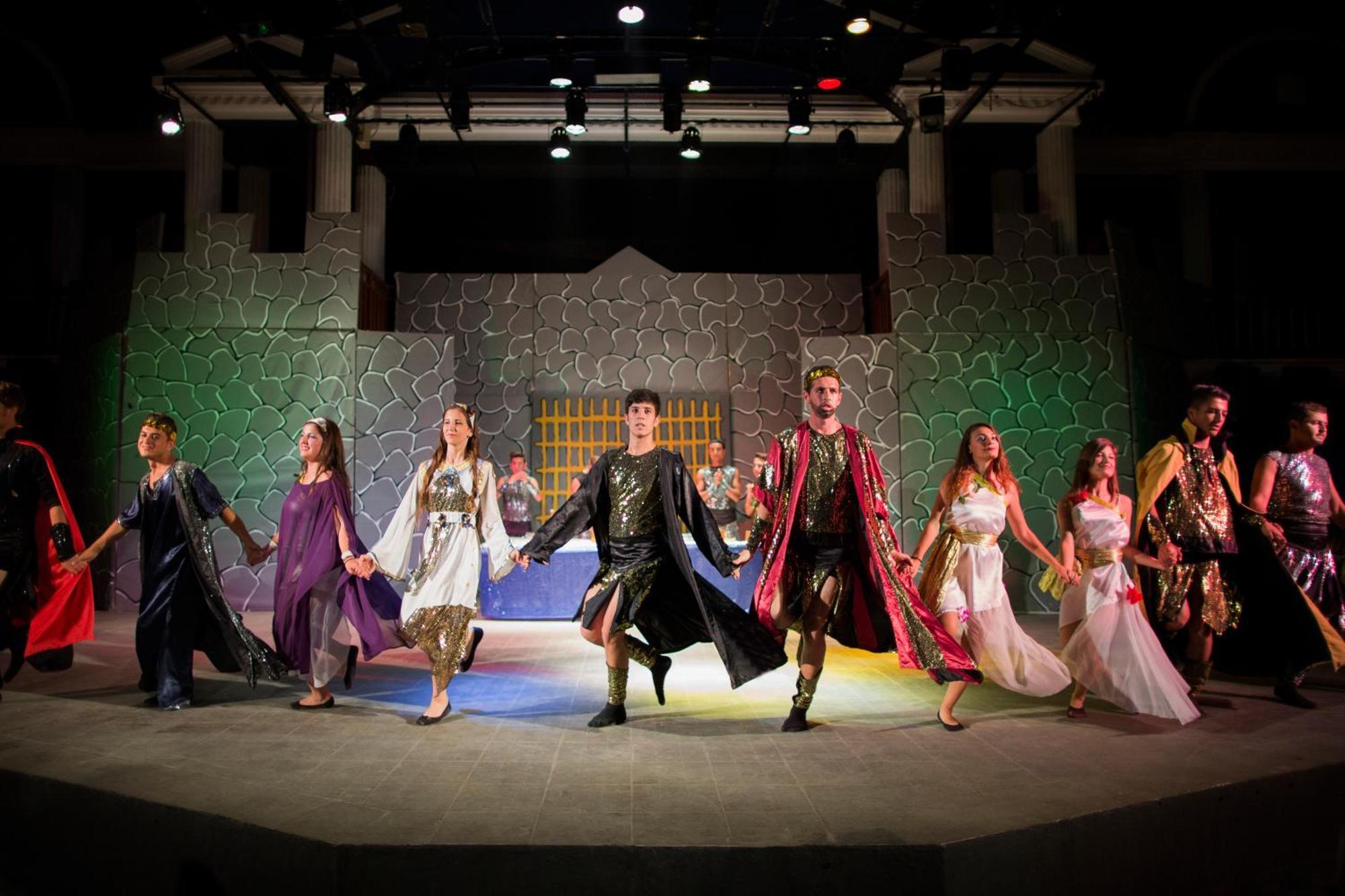 松树湾旅游度假酒店 库萨达斯 外观 照片 The 2011 production of The Wizard of Oz